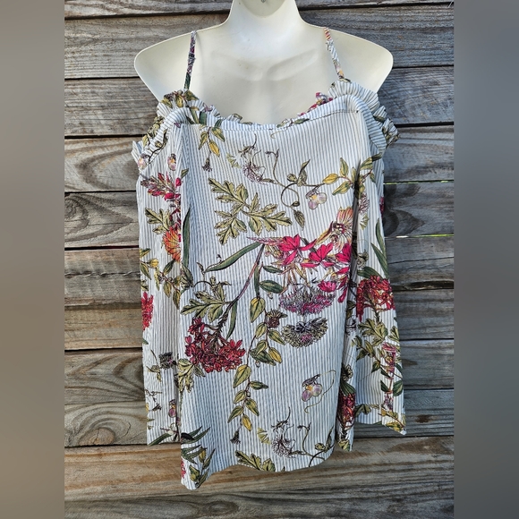 Entro Cold Shoulder Blouse - Picture 4 of 10